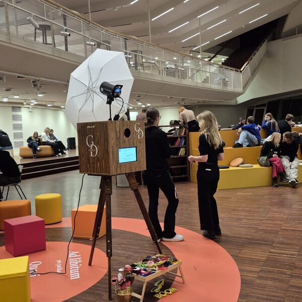 Jauniešu pasākums foto kaste